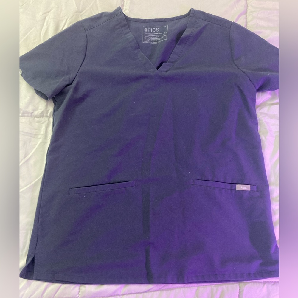 Casma™ -Three-Pocket Scrub Top-M
